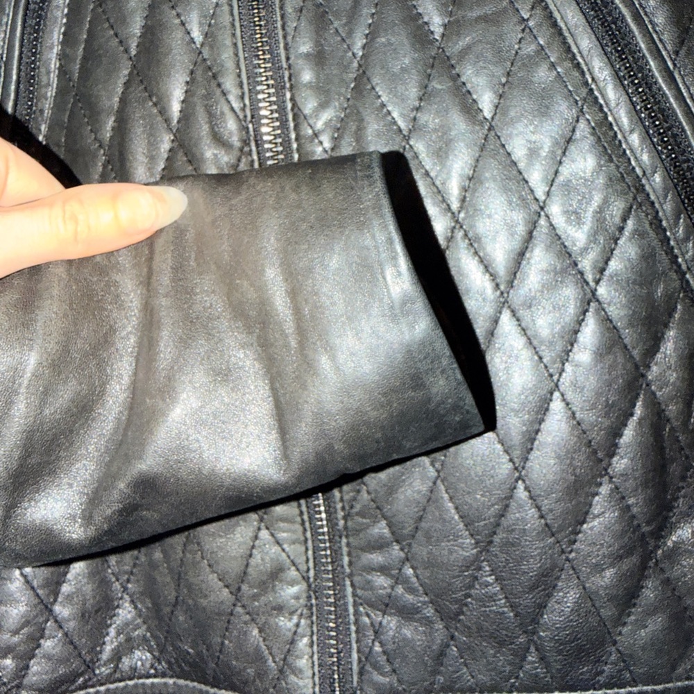 Danier Quilted Dark Leather Jacket - Picture 3 of 11
